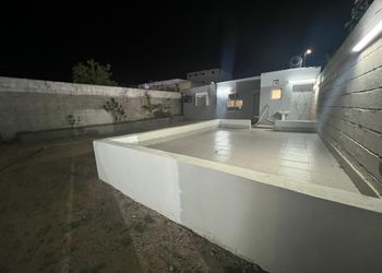 استراحة بفناء خارجي ومجالس