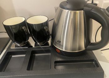 استديو بأثاث مريح وبسيط 