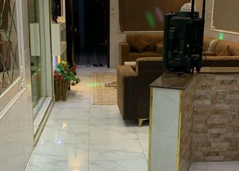 شاليه بصالة ومسبح داخلي 