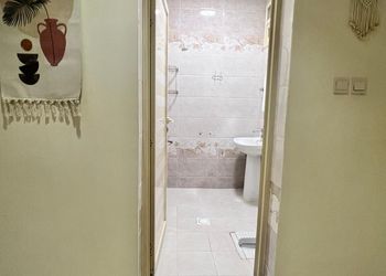 شقة بغرفتين نوم وصالة جلوس 
