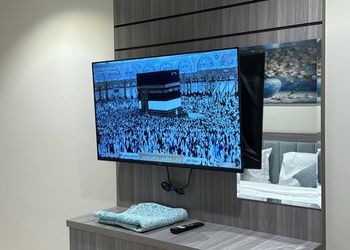استديو بأثاث مريح وبسيط 