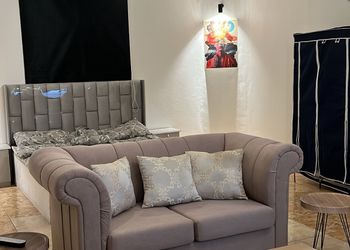 استديو بأثاث مريح وبسيط 