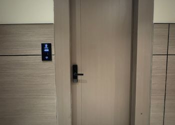 استديو هادئ بسرير ماستر 