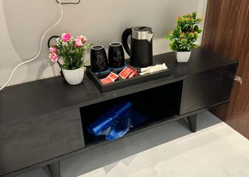 استديو بأثاث مريح وبسيط 