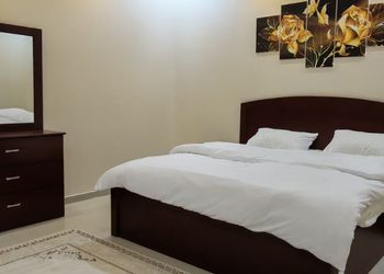 شاليه عائلي انيق بجلسة خارجية