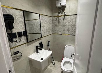 استديو بسرير ماستر وجلسة مريحة 
