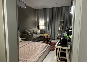 استديو بسرير ماستر وجلسة جانبية 