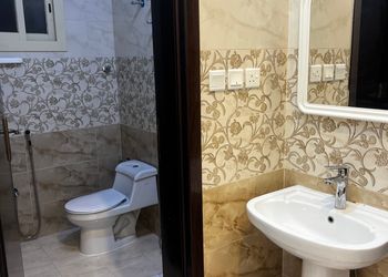 استديو بأثاث مريح وبسيط 