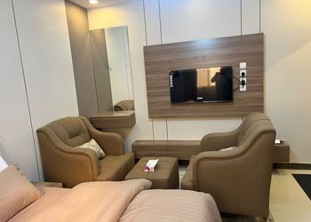 استديو بسرير ماستر وجلسة مريحة 