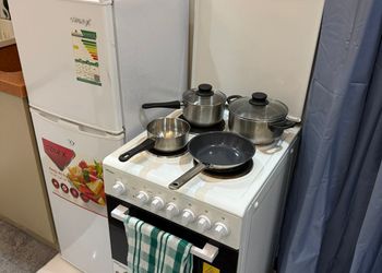 استديو بأثاث مريح وبسيط 