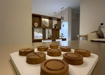 استديو بأثاث مريح وبسيط 