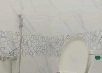اسطبل بجلسات ومسطح اخضر