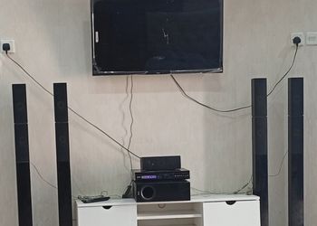 استراحة بمسطح اخضر  وصاله جلوس 