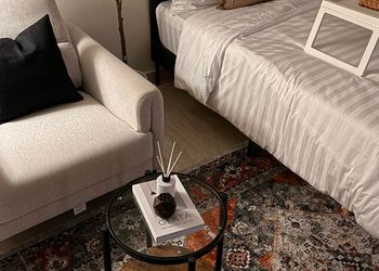استديو هادئ بدخول ذاتي 