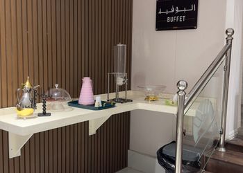 استديو بأثاث بسيط ومريح 