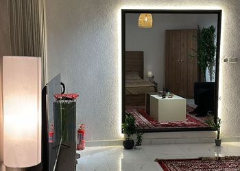 استديو بسرير ماستر وجلسة جانبية