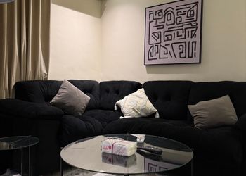 استديو بسرير ماستر وجلسة جانبية