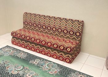 شقة بغرفتين نوم وأثاث مريح