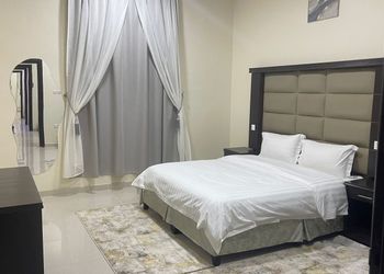 شقة بغرفة معيشة وغرفة نوم 