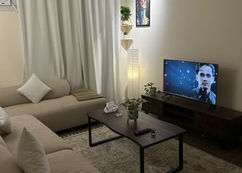 شقة بغرفة ماستر وصالة 