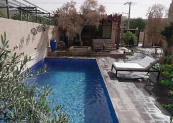 شاليه بتصميم فاخر ومسبح بتدفئة