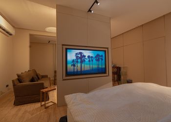 استديو هادئ بسرير ماستر