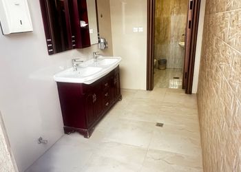 شاليه بمسبح خارجي وجلسة خارجية 