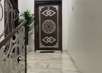 شقة بغرفة معيشة وغرفتين نوم 