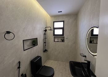 شقة فاخرة بثلاث غرف نوم .