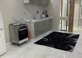 استراحة بجلسة خارجية ومسبح داخلي
