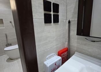 استديو بأثاث بسيط ومريح 