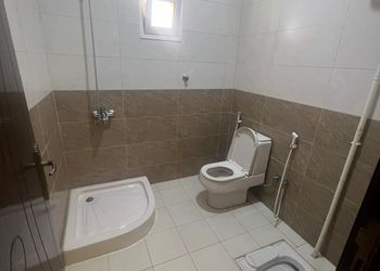 استراحة بمسبح خارجي ومجلس 