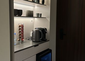 استديو بسرير ماستر وجلسة جانبية