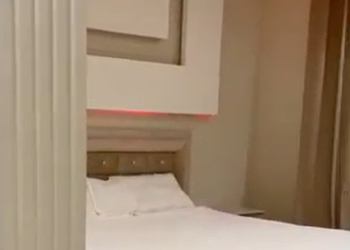 شاليه بمسطح اخضر وجلسة خارجية 