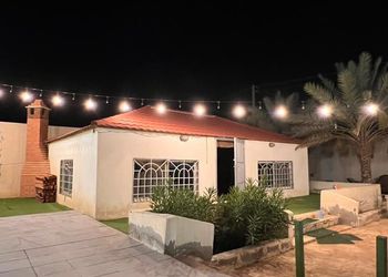 استراحة بجلسات واسعة