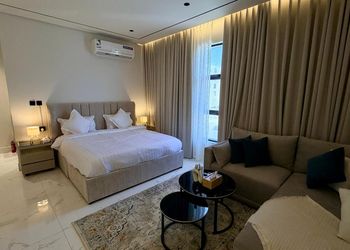 استديو هادئ بدخول ذاتي