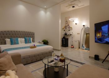 استديو بأثاث مريح وبسيط 