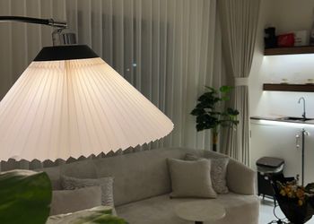 استديو بأثاث مريح وبسيط 