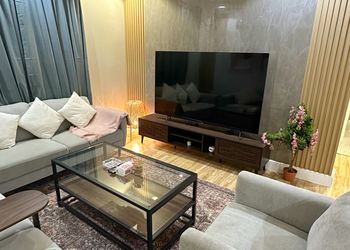 شقة بصالة انيقة ودخول ذاتي