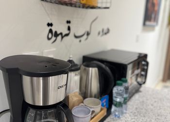 شقة بغرفة معيشة وغرفة نوم 