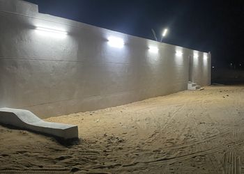 استراحة بجلسات خارجية ومساحات واسعة