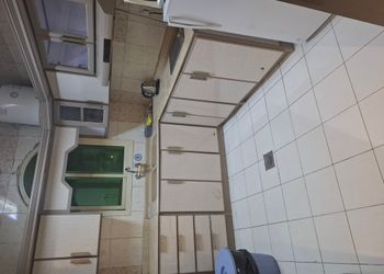 شقة بصالة مريحة وغرفتين نوم 