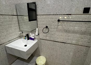 شقة بغرفة معيشة وغرفة نوم 