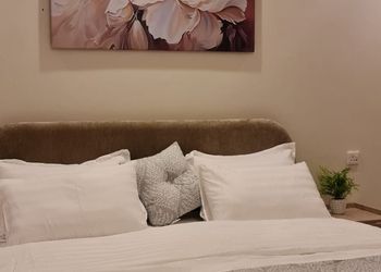 شقة بغرفة معيشة وغرفتين نوم 
