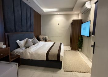 استديو بسرير ماستر و اثاث مريح 