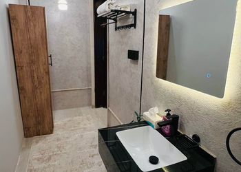 استديو بسرير ماستر وجلسة جانبية 