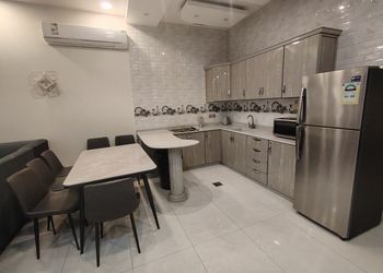 شاليه بجلسة خارجية وألعاب اطفال 