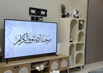 شقة بغرفة معيشة وغرفتين نوم 