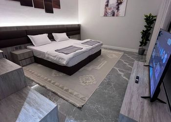 استديو بسرير ماستر وجلسة جانبية 