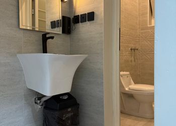 استديو بأثاث مريح وبسيط 